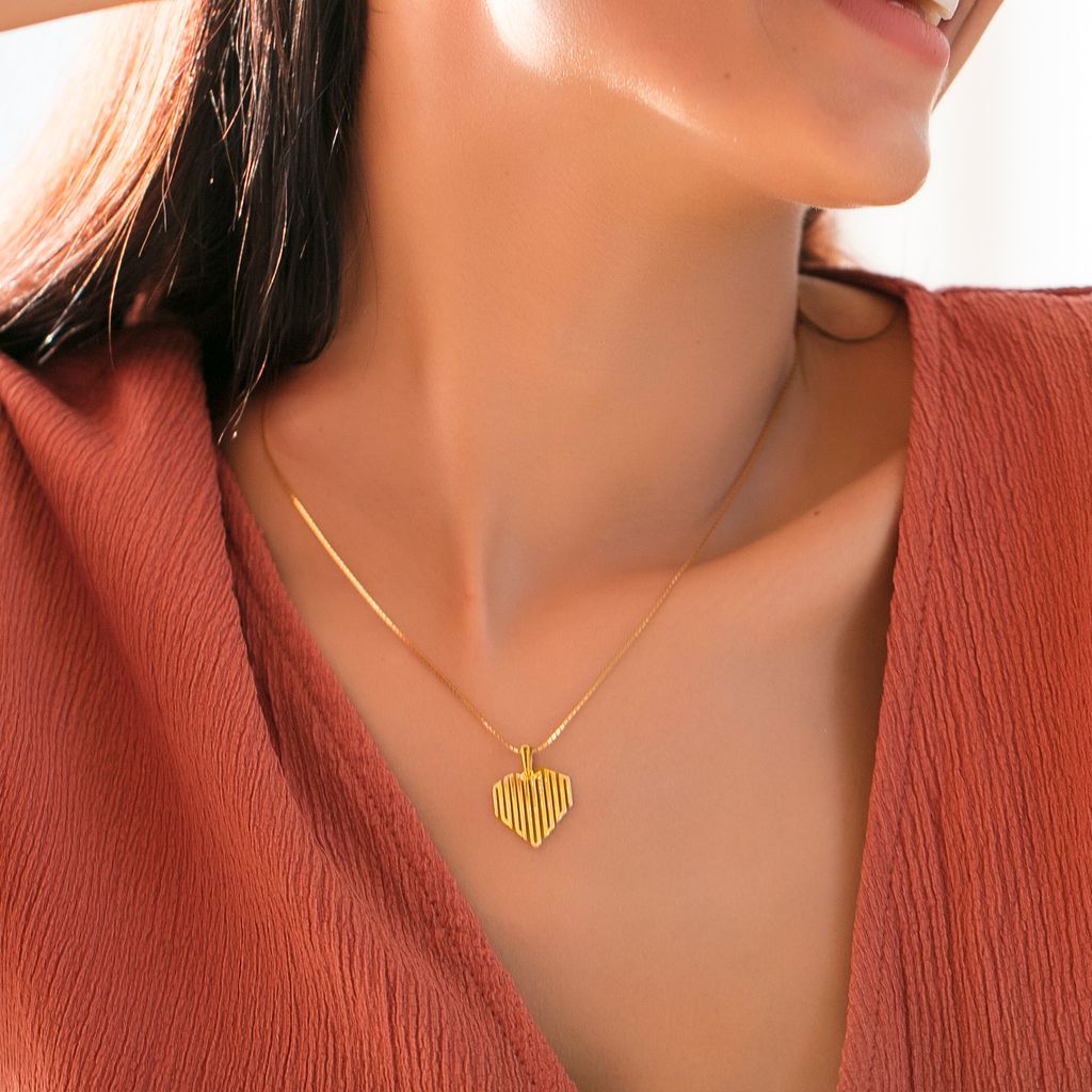 Dramatic Hearts Gold Pendants