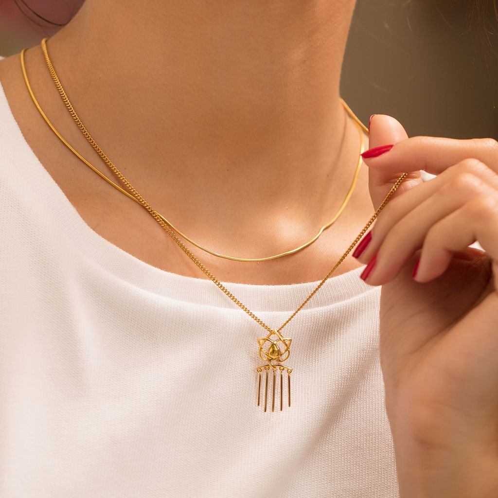 What Knots Gold Pendants