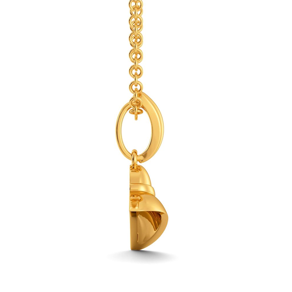 Fedora Finds Gold Pendants