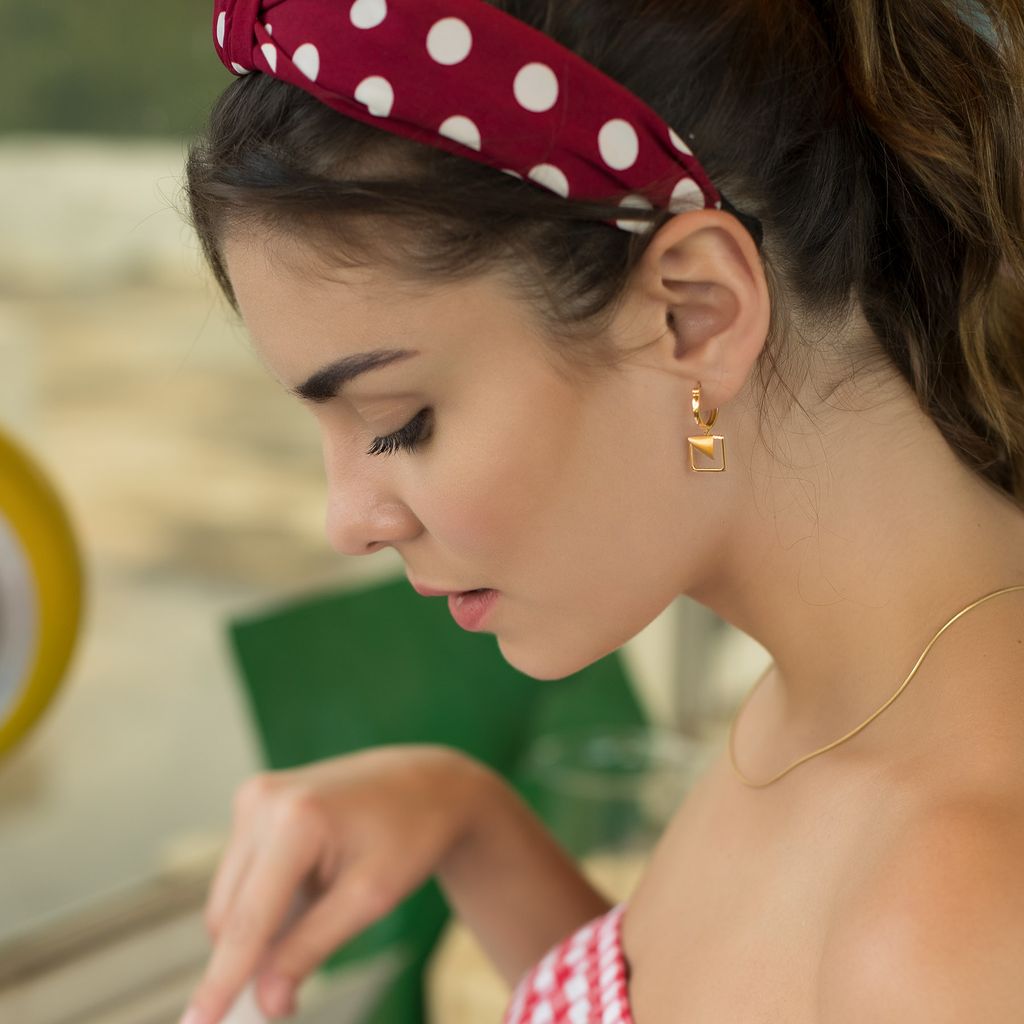 Minimal Mode Gold Earrings