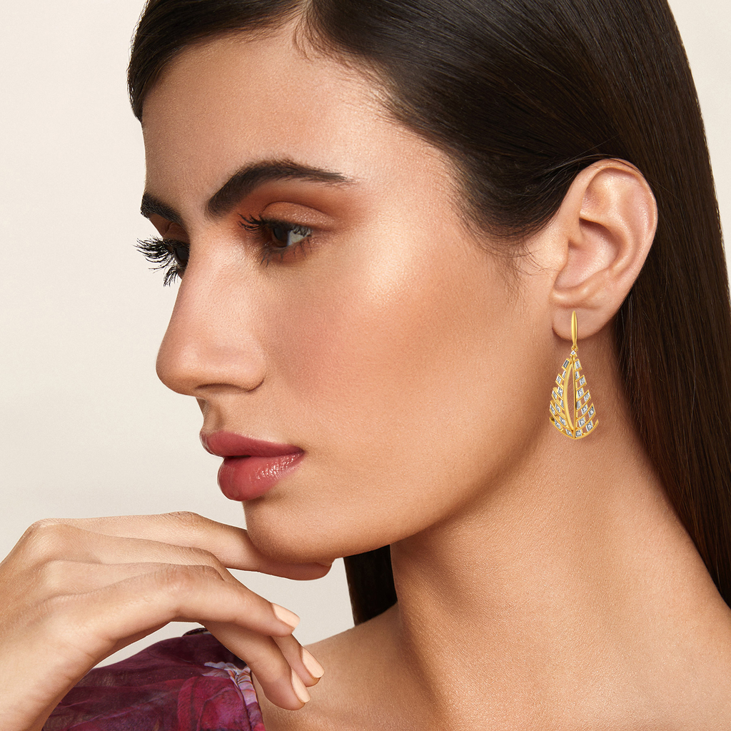 Classic Wedding Story Diamond Earrings