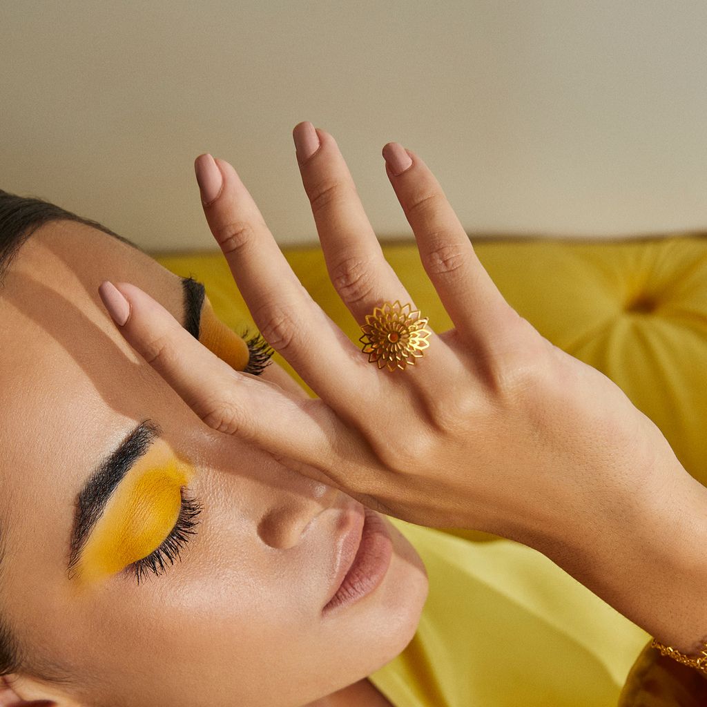 Fun in the Sun Gold Rings alternate view 1