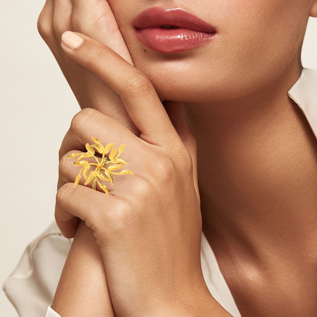 Wreath Of Twines Gold Rings image