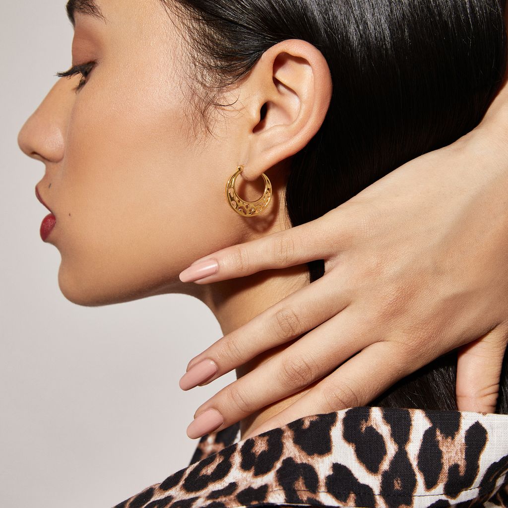 Clawed Chic Gold Earrings